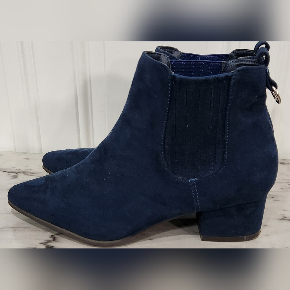 Nature Breeze blue pointed toe pull on ankle boots women's size 10 (fits…